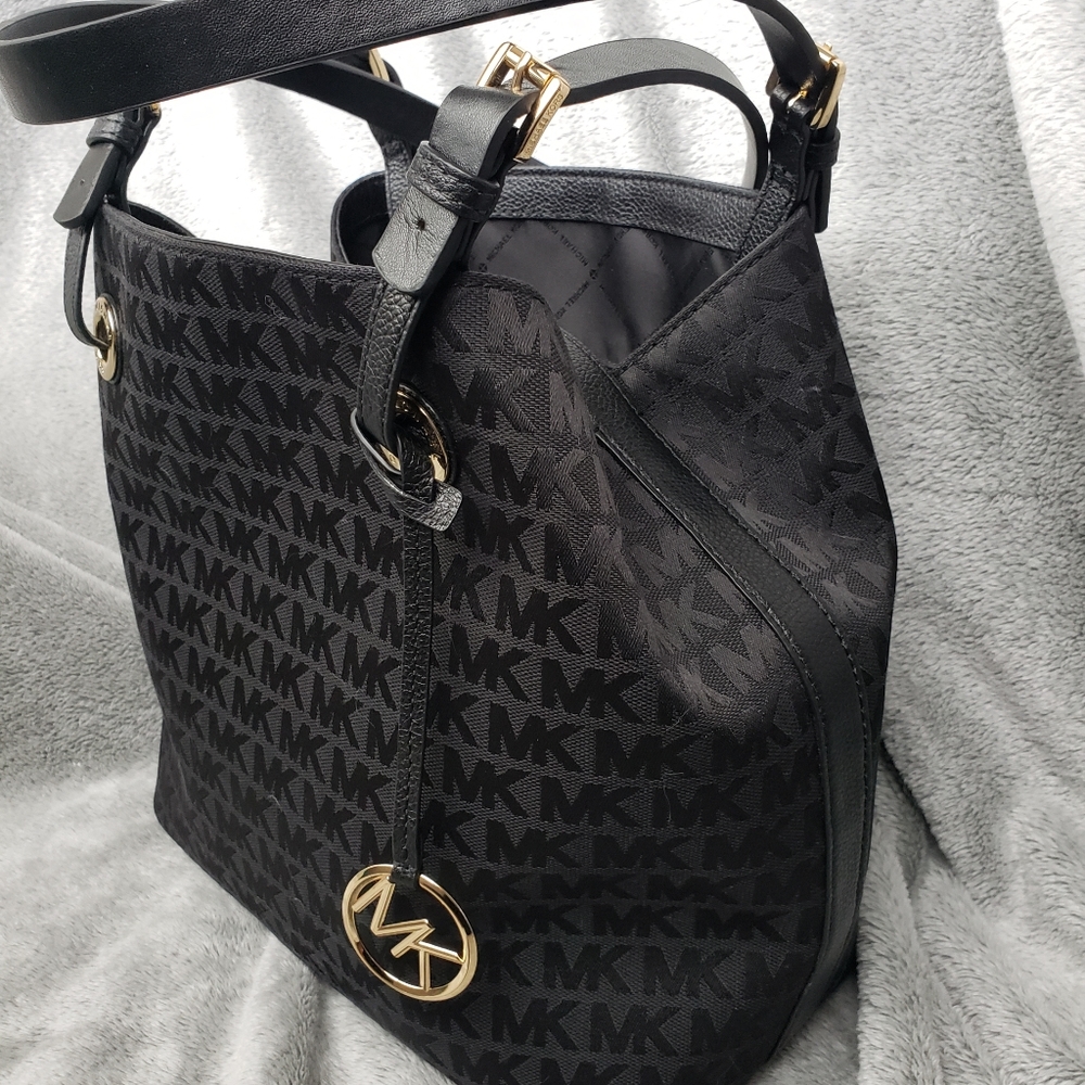 Michael Kors Jet Set Grab Bag Black